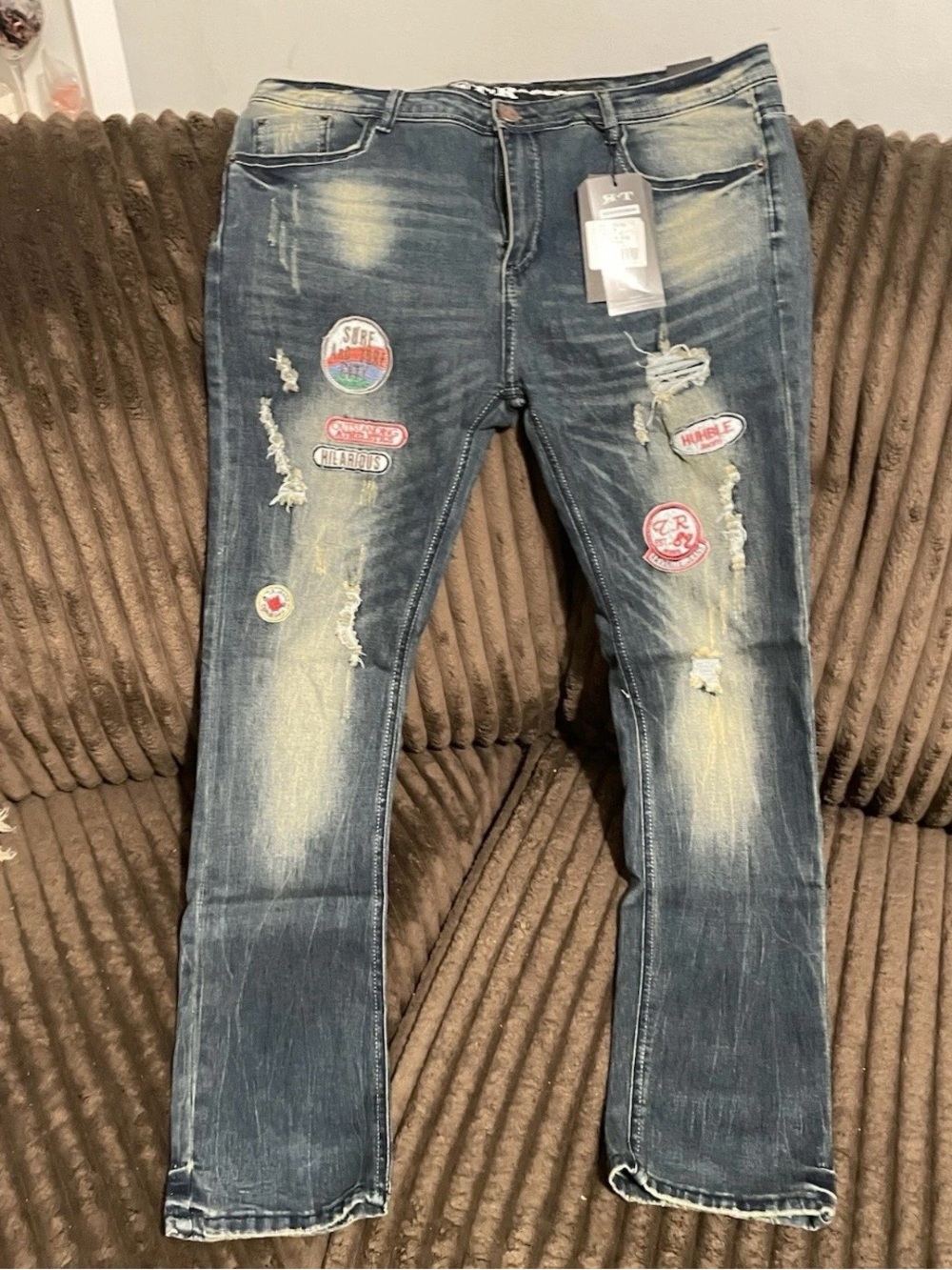 Slim Straight Men's Blue Distressed Jeans with Patch Details